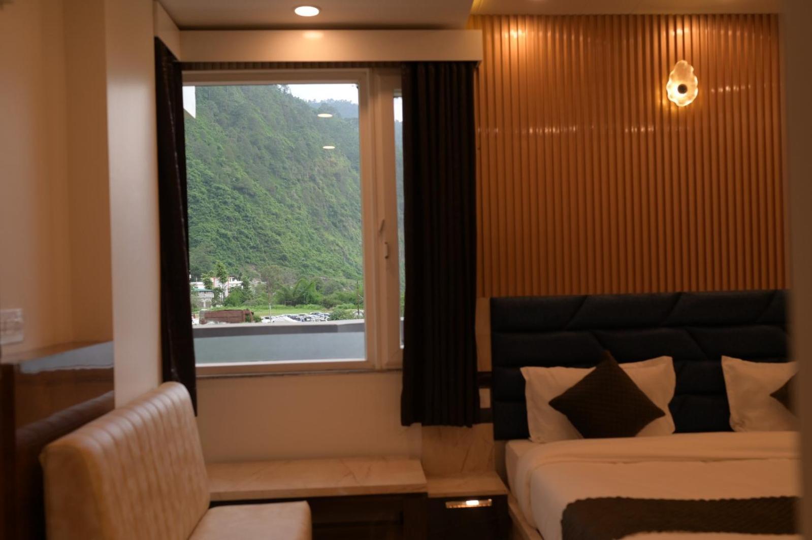 Hotel Udit Inn Rudraprayag Bagian luar foto